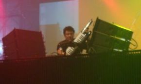 Joachim Garraud an der Keyboard-Gitarre - (c) beatblogger.de