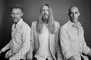 The Wood Brothers (c) Alysse Gafkjen The Wood Brothers