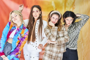 Hinds (c) Andrea Savall Hinds